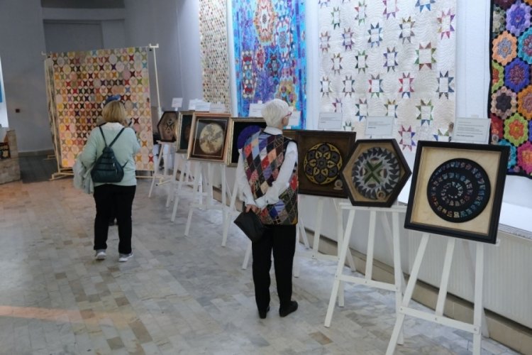 Bursa'daki Kırkyama sergisinin geliri depremzede kadınlara bağışlanacak
