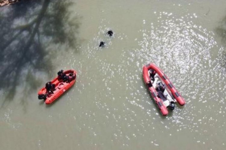 Tunceli'de Munzur &Ccedil;ayı'na u&ccedil;an otomobildeki 3 gen&ccedil;, 6 g&uuml;nd&uuml;r aranıyor