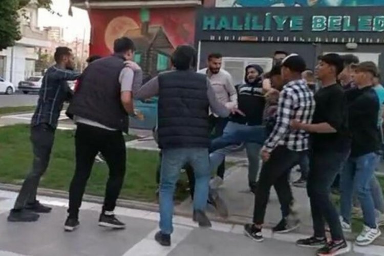 Şanlıurfa'da tacizle su&ccedil;lanan ş&uuml;pheliye lin&ccedil; girişimi! Tekme tokat d&ouml;vd&uuml;ler
