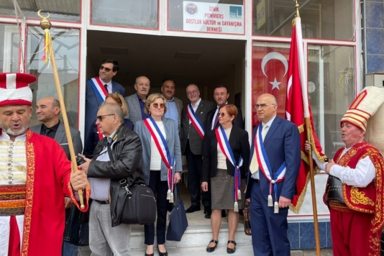 Bursa İznik'te Fransızlar mehter takımı ile karşılandı
