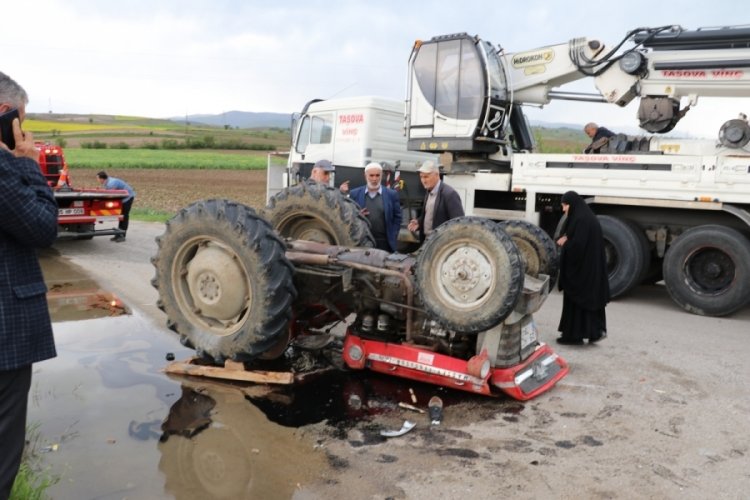 Amasya'da iki kazada 1'i ağır 6 yaralı