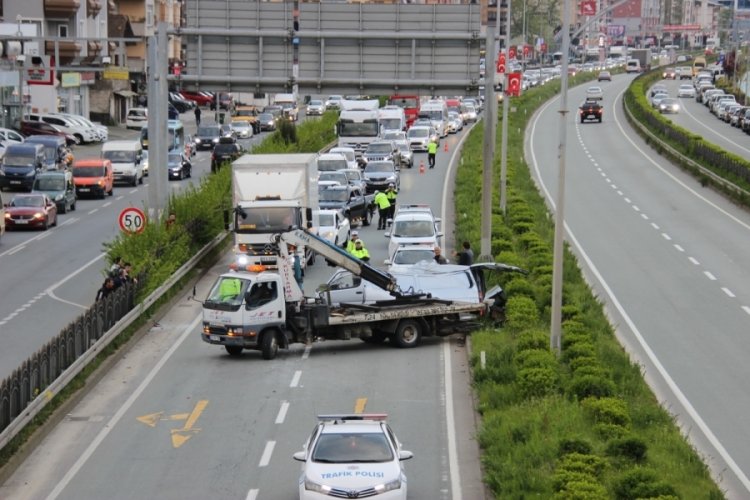 Rize'de feci kaza! Hurdaya d&ouml;nd&uuml;
