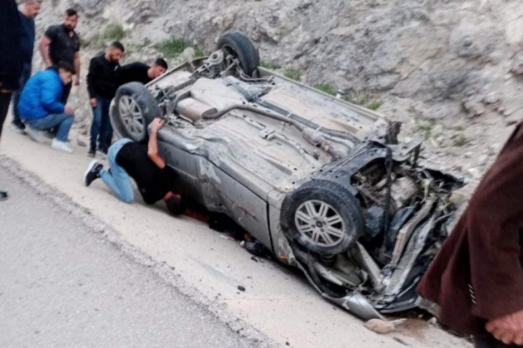 Afyonkarahisar'da iki otomobilin &ccedil;arpıştığı kazada 3'&uuml; ağır, 5 kişi yaralandı
