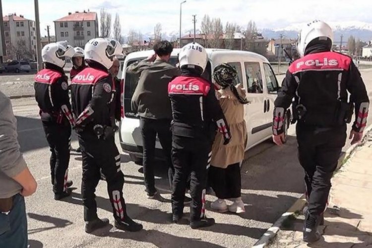 Erzurum'da kız kardeşine mesaj atan genci &ouml;ld&uuml;rd&uuml;! Yeni detaylar