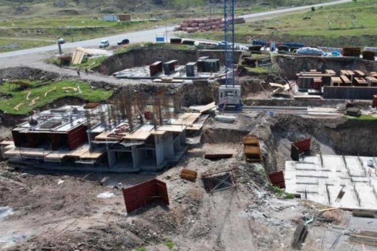 Deprem b&ouml;lgesinde TOKİ konutları y&uuml;kseliyor