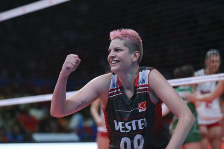 Milli voleybolcu Ebrar Karakurt ve kul&uuml;p başkanı tartıştı!