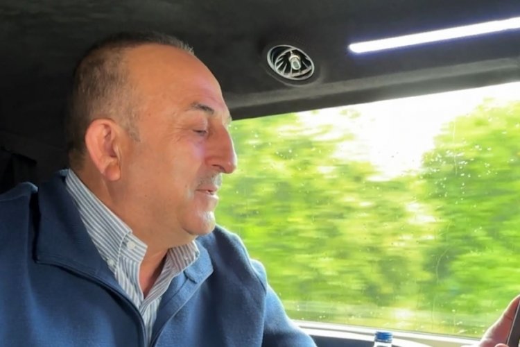Mevl&uuml;t &Ccedil;avuşoğlu, Sudan'dan tahliye edilen vatandaşlar ile g&ouml;r&uuml;şt&uuml;