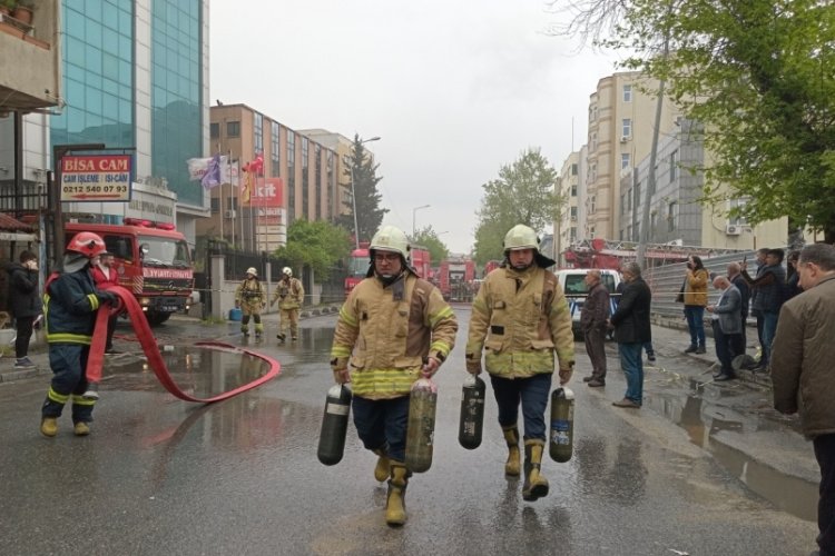 İstanbul'da tekstil at&ouml;lyesinde yangın!