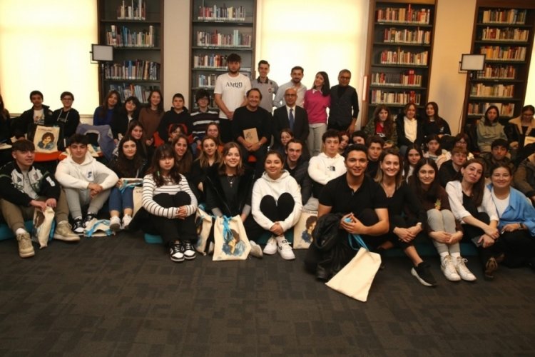 Bursa'da &Ouml;zg&uuml;r Ozan &ouml;ğrencilere Tomris Uyar &ouml;yk&uuml;s&uuml; okudu