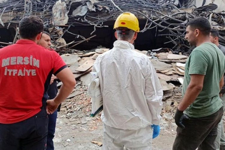 Mersin'deki at&ouml;lye yangınında, kayıp iş&ccedil;iye ait kemikler bulundu