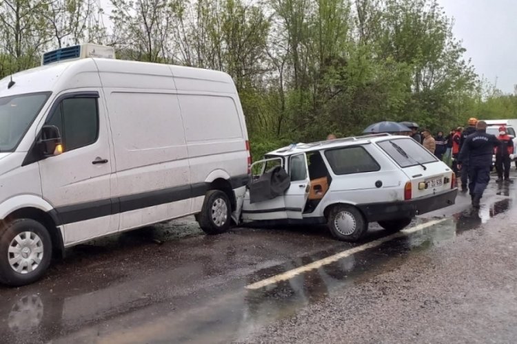 Zonguldak'ta kontrolden &ccedil;ıkan otomobil ticari araca &ccedil;arptı: 1 &ouml;l&uuml;