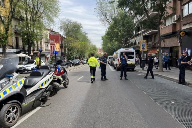 İspanya'da g&uuml;venlik g&uuml;&ccedil;lerinden ka&ccedil;an ara&ccedil; yayaları ezdi: 2 &ouml;l&uuml;, 3 yaralı