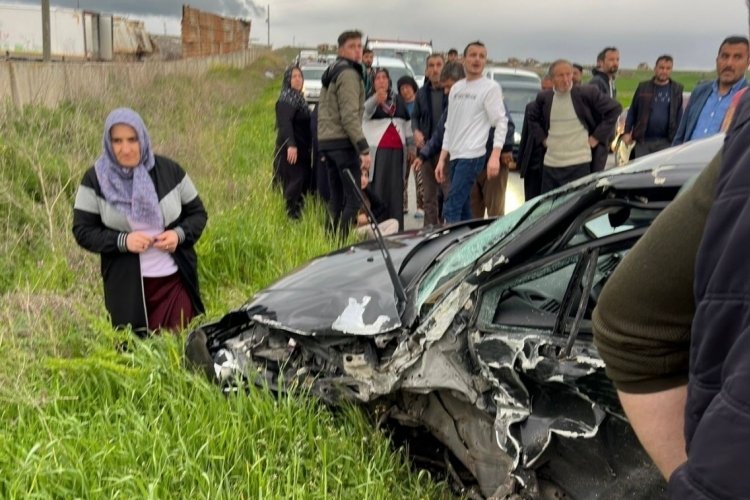 &Ccedil;orum'da otomobil ve hafif ticari ara&ccedil; &ccedil;arpıştı: 9 yaralı