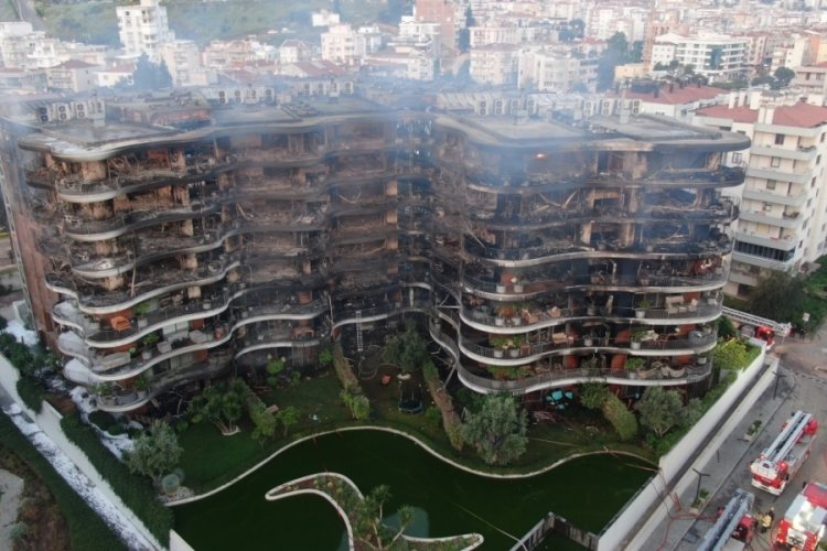 İzmir'de Folkart Sitesi'ndeki b&uuml;y&uuml;k yangının acı y&uuml;z&uuml; g&uuml;n aydınlanınca ortaya &ccedil;ıktı!