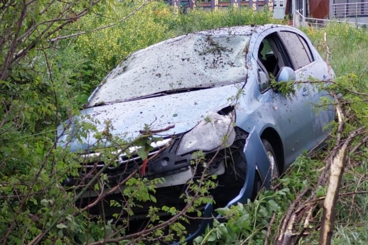 Samsun'da yola d&uuml;şen direkten ka&ccedil;an otomobil takla attı: 1 yaralı