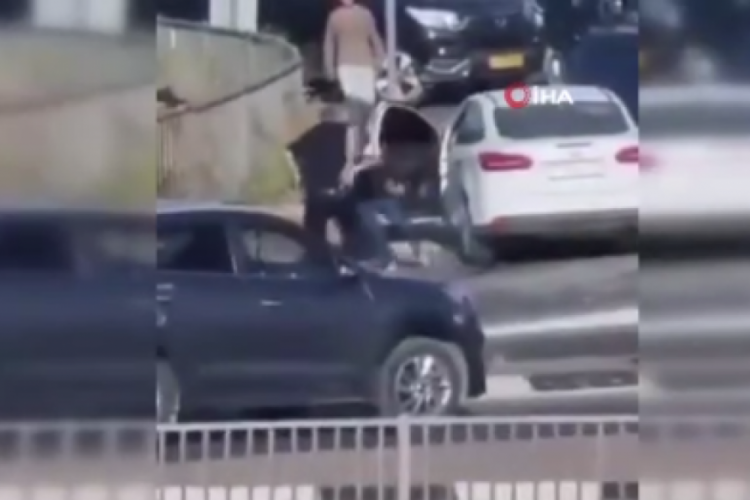 İsrail g&uuml;&ccedil;leri, elinde bı&ccedil;ak olduğu iddiasıyla bir Filistinliyi kurşuna dizdi