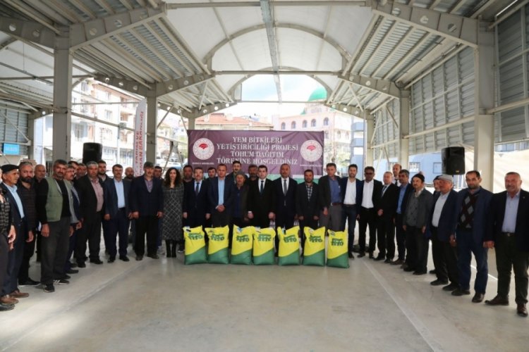 Kuraklığa karşı sudan otu tohumu &ccedil;ift&ccedil;ilerle teslim edildi