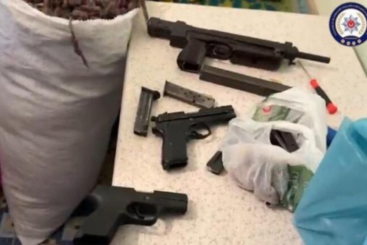 Su&ccedil; &ouml;rg&uuml;tlerine silah temin eden &ccedil;eteye 'İyi bayramlar' operasyonu: 6 g&ouml;zaltı