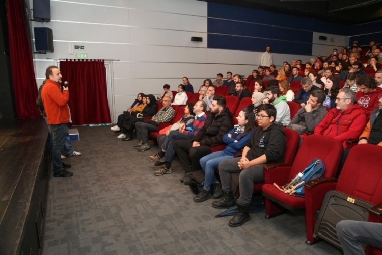 Bursa'da "Karanlık Gece" izleyici ile buluştu