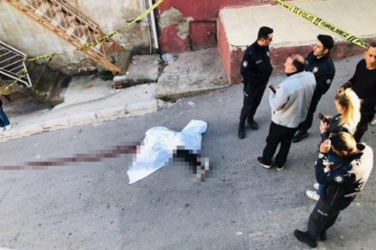 İzmir'de vahşet! Karısını &ccedil;ocuğunun g&ouml;z&uuml; &ouml;n&uuml;nde &ouml;ld&uuml;rd&uuml;