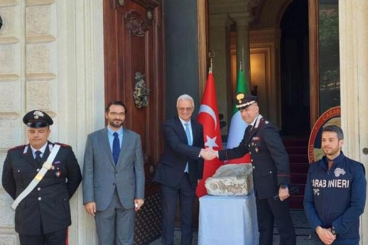 Bakan Ersoy duyurdu: İtalya'dan teslim aldık