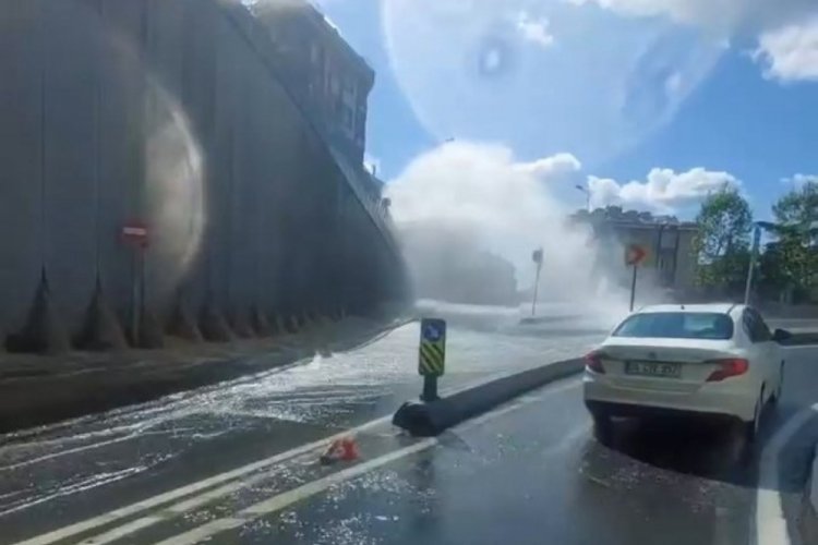 İstanbul'da yollar g&ouml;le d&ouml;nd&uuml;