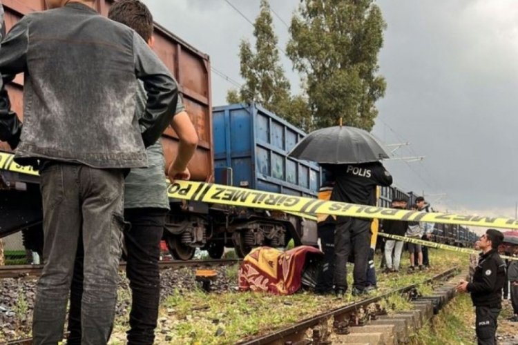 Adana'da trenin &ccedil;arptığı gen&ccedil; yaşamını yitirdi