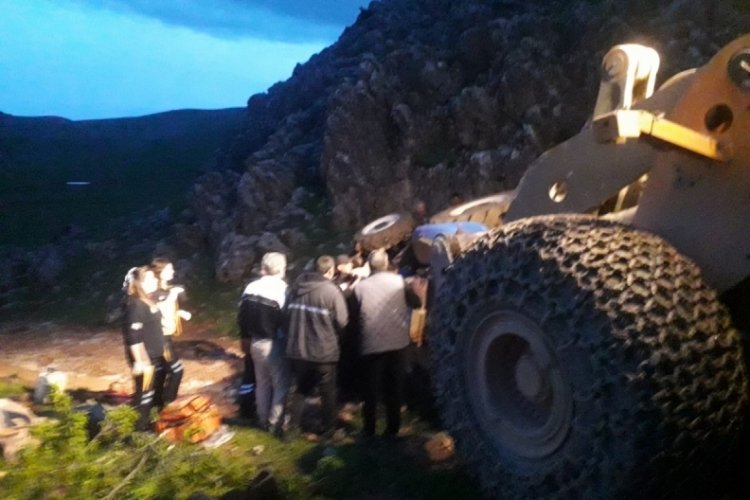 Diyarbakır'da &Ccedil;&uuml;ng&uuml;ş'te trakt&ouml;r kazası: 1 &ouml;l&uuml;, 1 ağır yaralı
