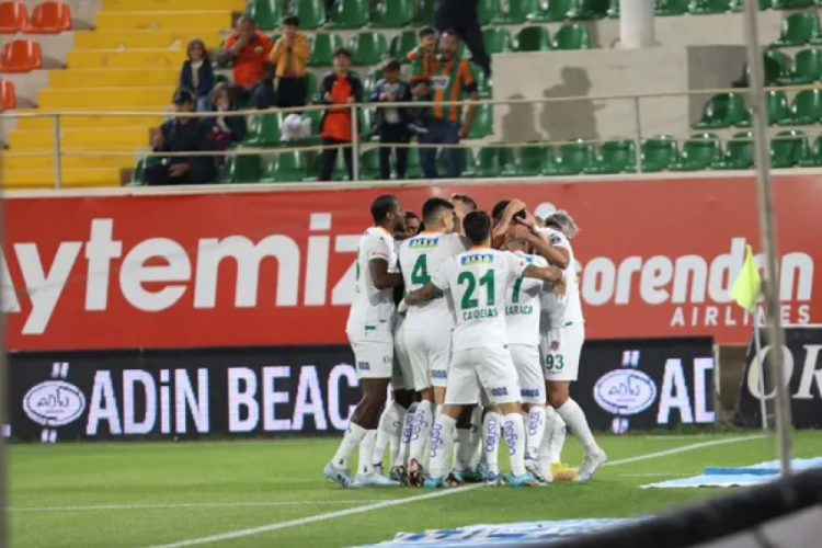 Haftanın a&ccedil;ılış ma&ccedil;ında kazanan Alanyaspor