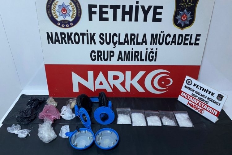 Muğla'da kulaklık i&ccedil;ine saklanmış uyuşturucu yakalandı
