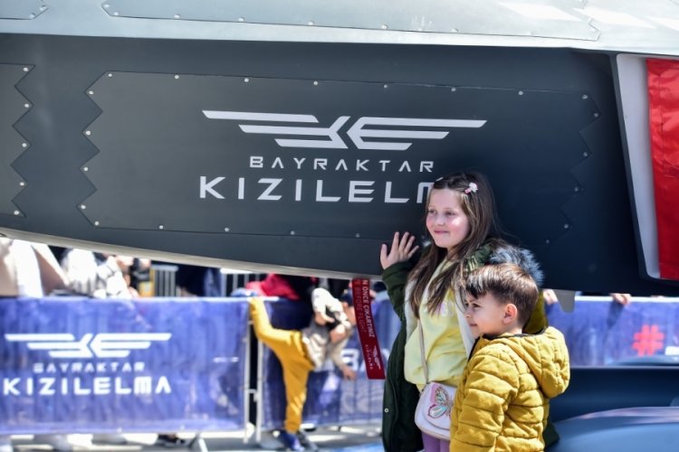 TEKNOFEST'te &ccedil;ocukların Kızılelma'ya dokunma yarışı