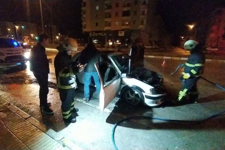 &Ccedil;orum'da seyir halindeki ara&ccedil; alev aldı