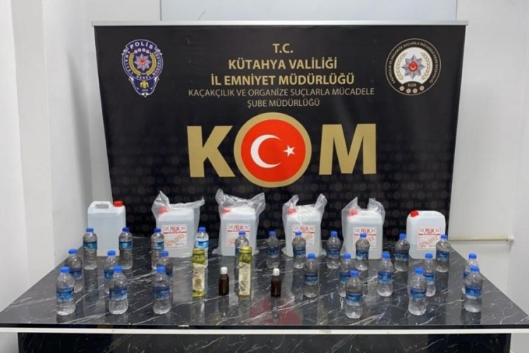 K&uuml;tahya'da 26 litre ka&ccedil;ak alkoll&uuml; i&ccedil;ki ve etil alkol ele ge&ccedil;irildi