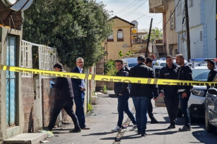 Diyarbakır'da &ccedil;ocuklarının g&ouml;z&uuml; &ouml;n&uuml;nde eşini &ouml;ld&uuml;ren ş&uuml;pheli yakalandı