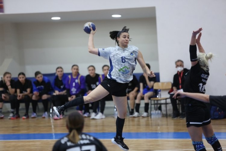 Bursa B&uuml;y&uuml;kşehir Belediyespor İzmir Gen&ccedil;lik Spor Kul&uuml;b&uuml;'n&uuml; konuk ediyor