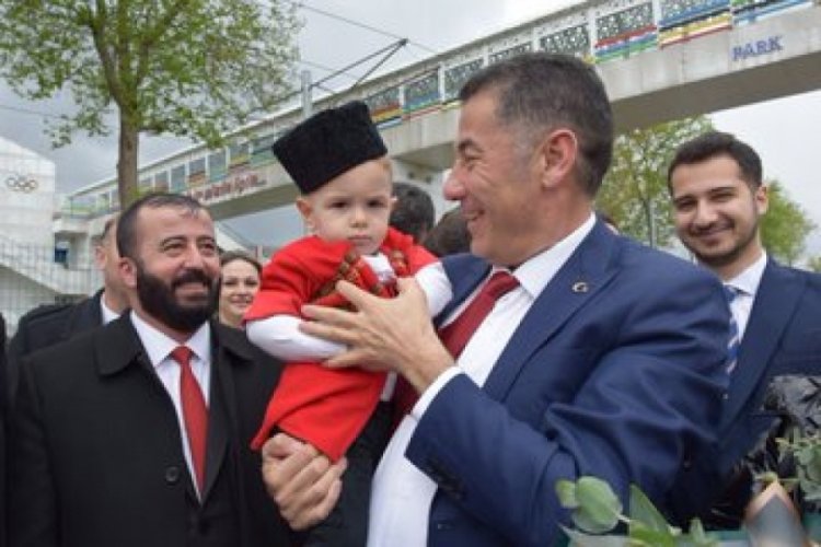 Sinan Oğan: Atamızın 19 Mayıs ruhunu yeniden yaşatan Samsun'umuza teşekk&uuml;r ederim
