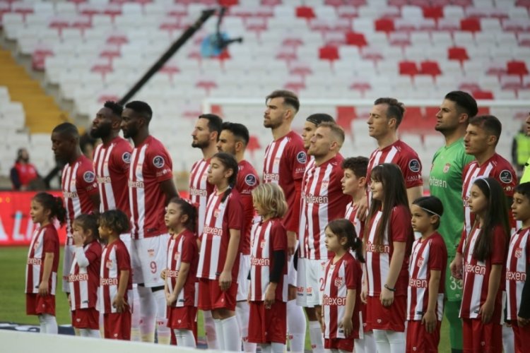 Sivasspor Fenerbah&ccedil;e'ye 3-1 yenildi