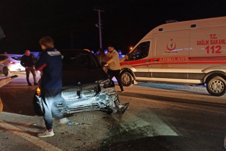 &Ccedil;orum'da trafik kazası! 3 ara&ccedil; birbirine girdi