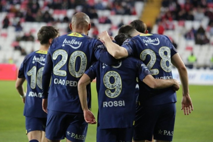 Fenerbah&ccedil;e yenilmezlik serisini 9 ma&ccedil;a &ccedil;ıkardı
