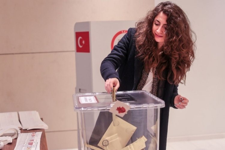 Yurt dışında se&ccedil;men sandık başında