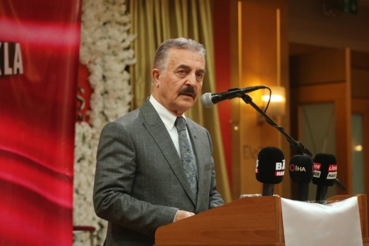 İsmet B&uuml;y&uuml;kataman oy pusulasını işaret etti