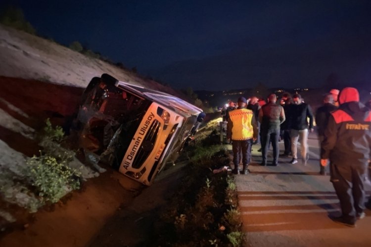 Sinop'ta yolcu otob&uuml;s&uuml; devrildi: &Ccedil;ok sayıda yaralı var