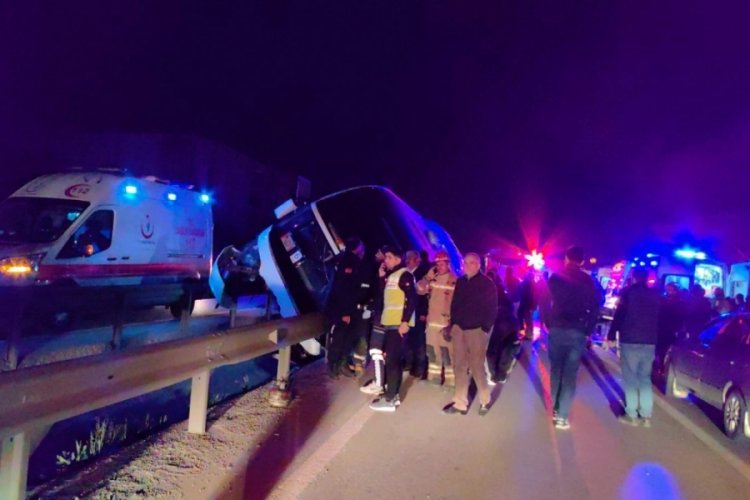 Bursa'da &Uuml;mitalan rampasındaki kazada can pazarı: 3 &ouml;l&uuml;, &ccedil;ok sayıda yaralı var
