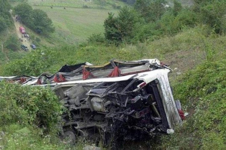 Meksika'da yolcu otob&uuml;s&uuml; şarampole yuvarlandı: 18 &ouml;l&uuml;