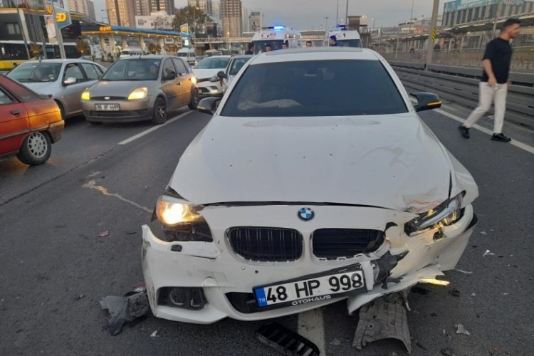 İstanbul'da 1 Mayıs g&ouml;revine giden polisler kaza yaptı