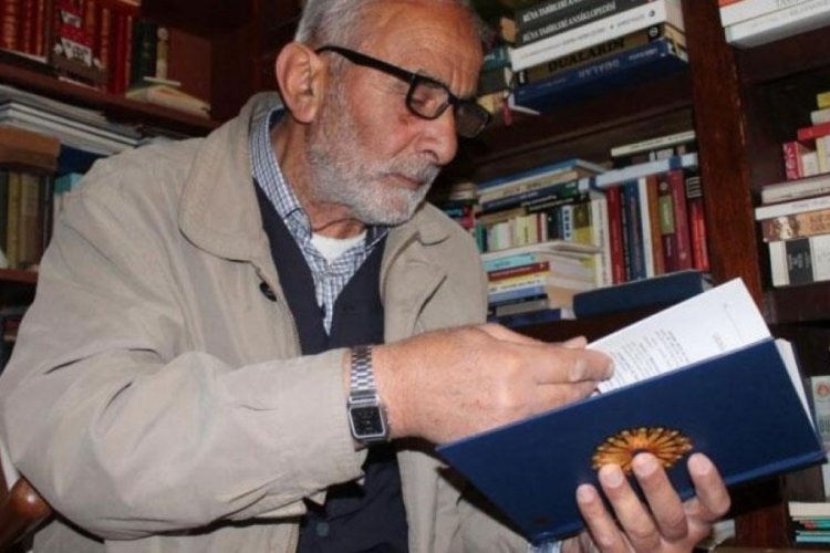 64 yıldır okuduğu kitapları tek tek kayıt altına alıyor