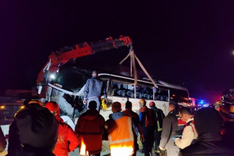 Bursa'da devrilen &ouml;ğrenci dolu otob&uuml;ste bilan&ccedil;o ağır oldu
