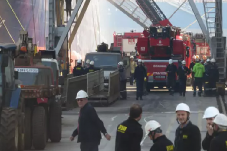 İstanbul'da gemi yangını