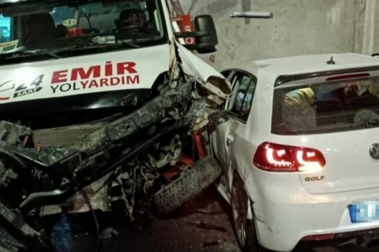 &Ccedil;anakkale'de otomobil ve &ccedil;ekici &ccedil;arpıştı: 1 &ouml;l&uuml;, 1 yaralı