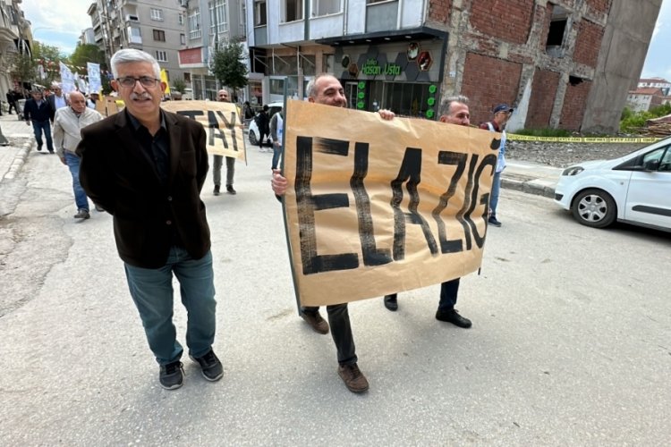 Elazığ'a iş&ccedil;iler depremden etkilenen şehirlerin adıyla y&uuml;r&uuml;d&uuml;